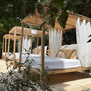 https://mas-de-lisle.fr-provencehotel.com
